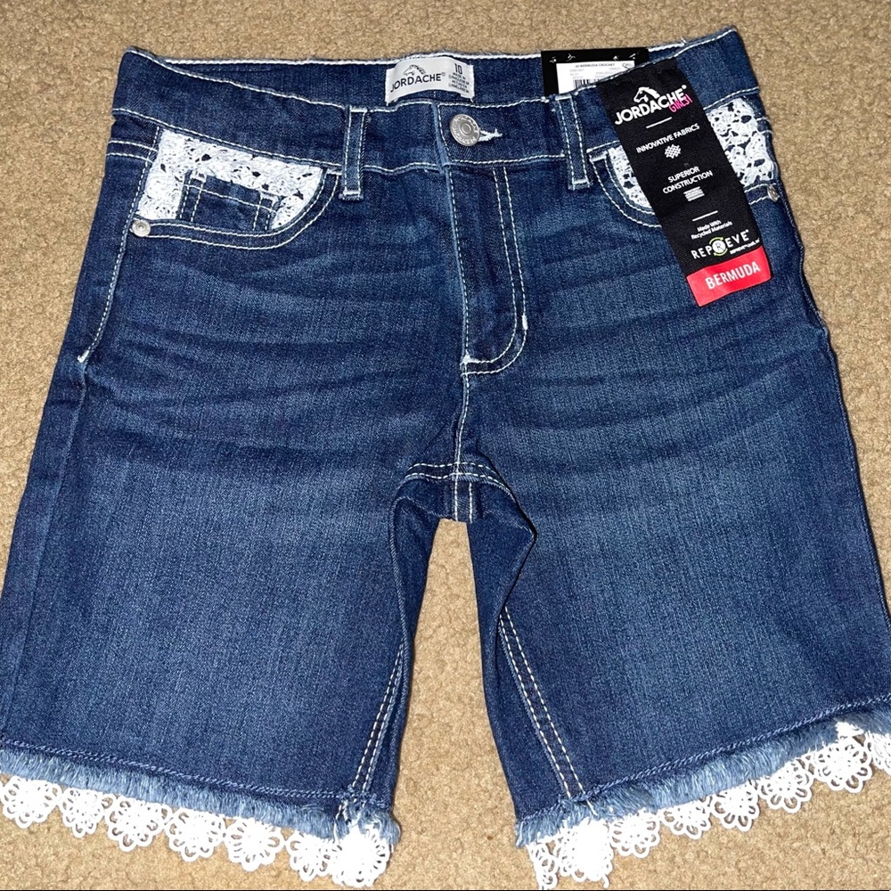 Add a little lace for flare shorts